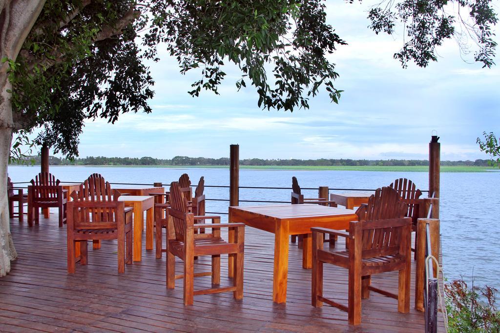 Lake Wind Hotel Tissamaharama Exterior foto