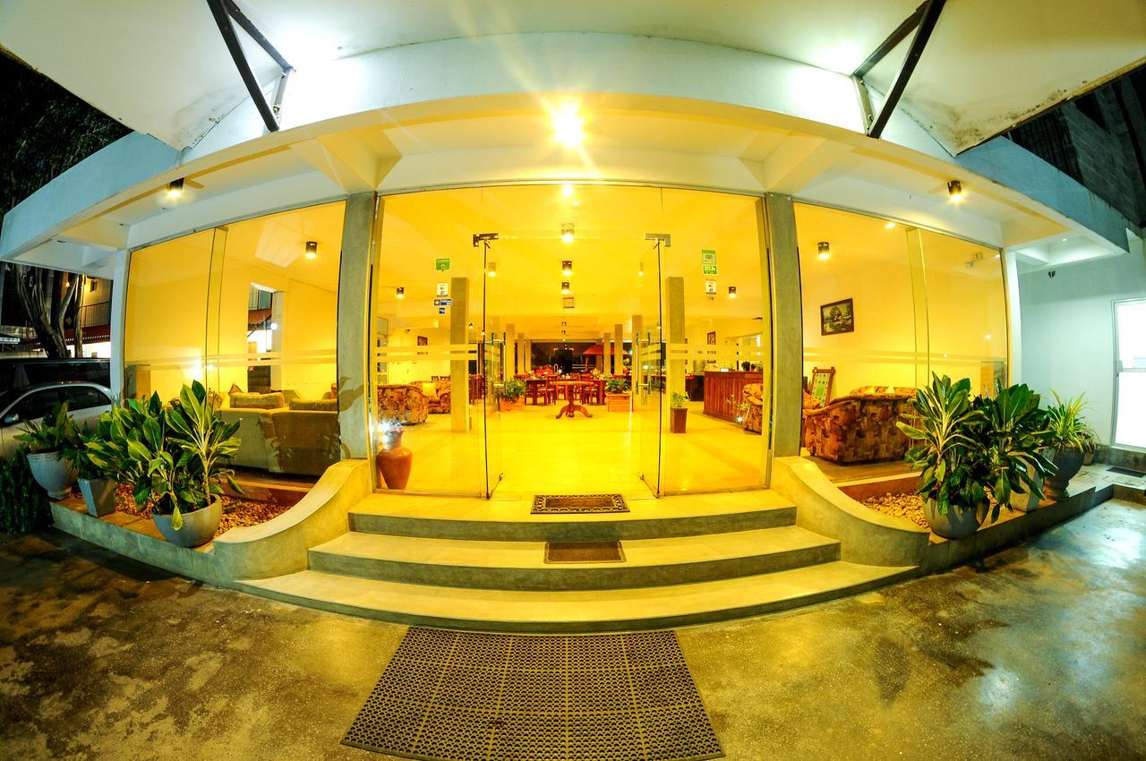 Lake Wind Hotel Tissamaharama Exterior foto