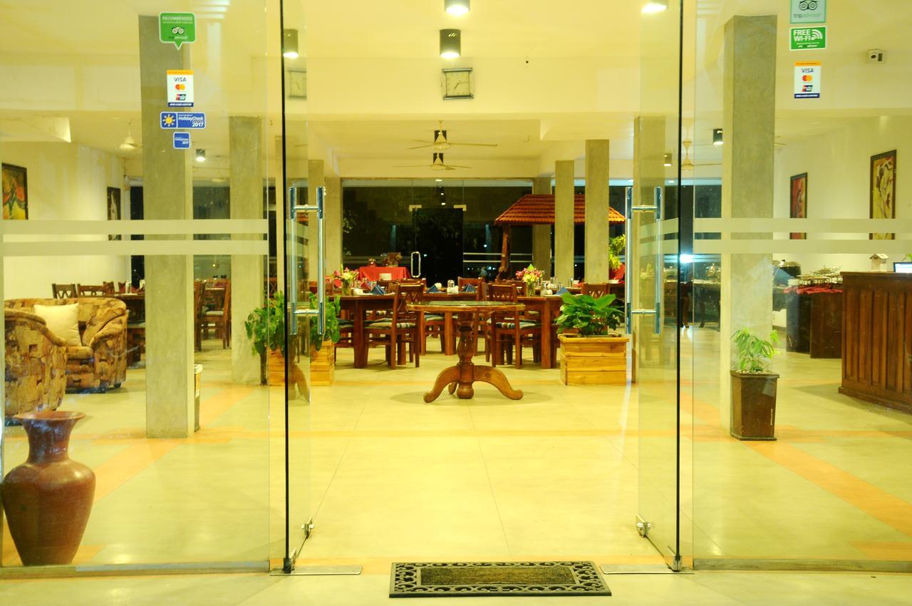 Lake Wind Hotel Tissamaharama Exterior foto